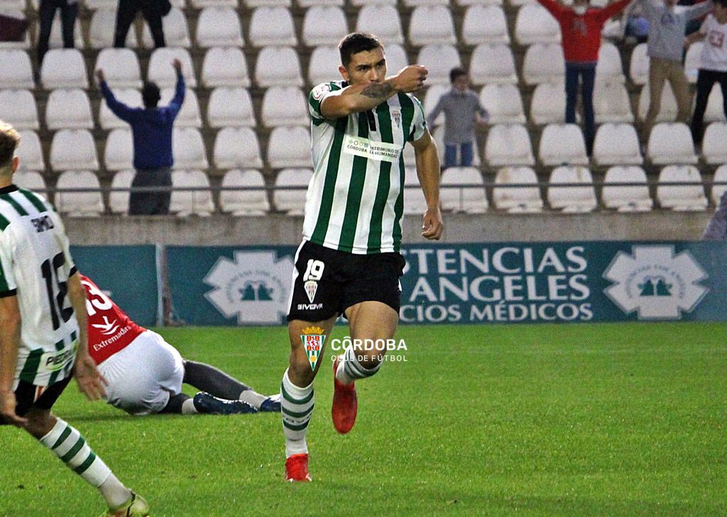 Adrián Fuentes, tras su gol al CP Cacereño