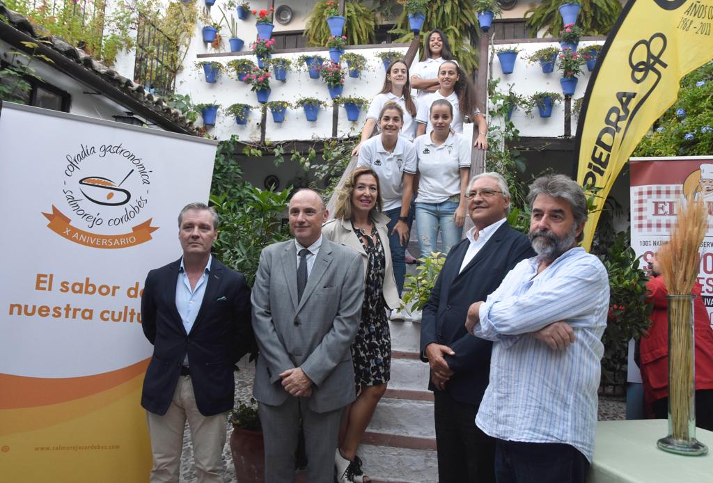 El Córdoba Club de Fútbol femenino, presente en el II Concurso Nacional que organiza La Cofradía Gastronómica del Salmorejo