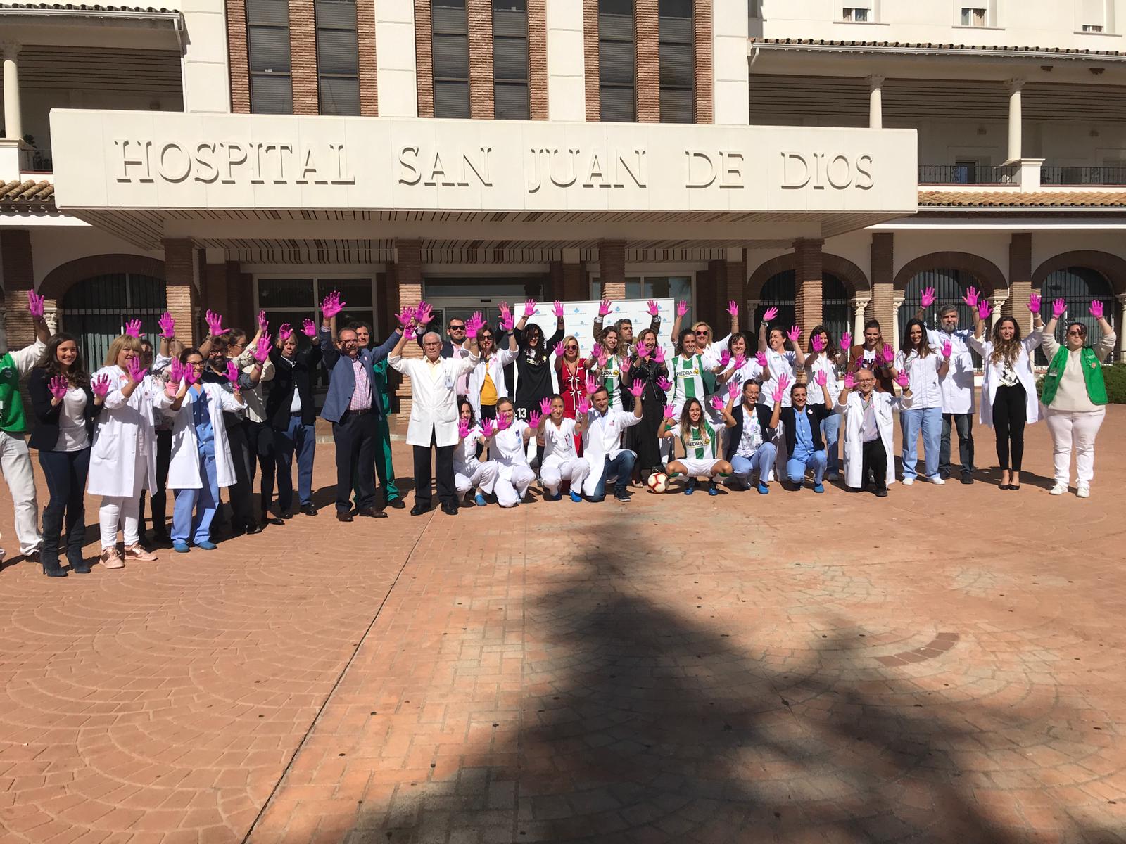 El Córdoba CF femenino y hospital San Juan de Dios se unen para apoyar la lucha contra el cáncer de mama