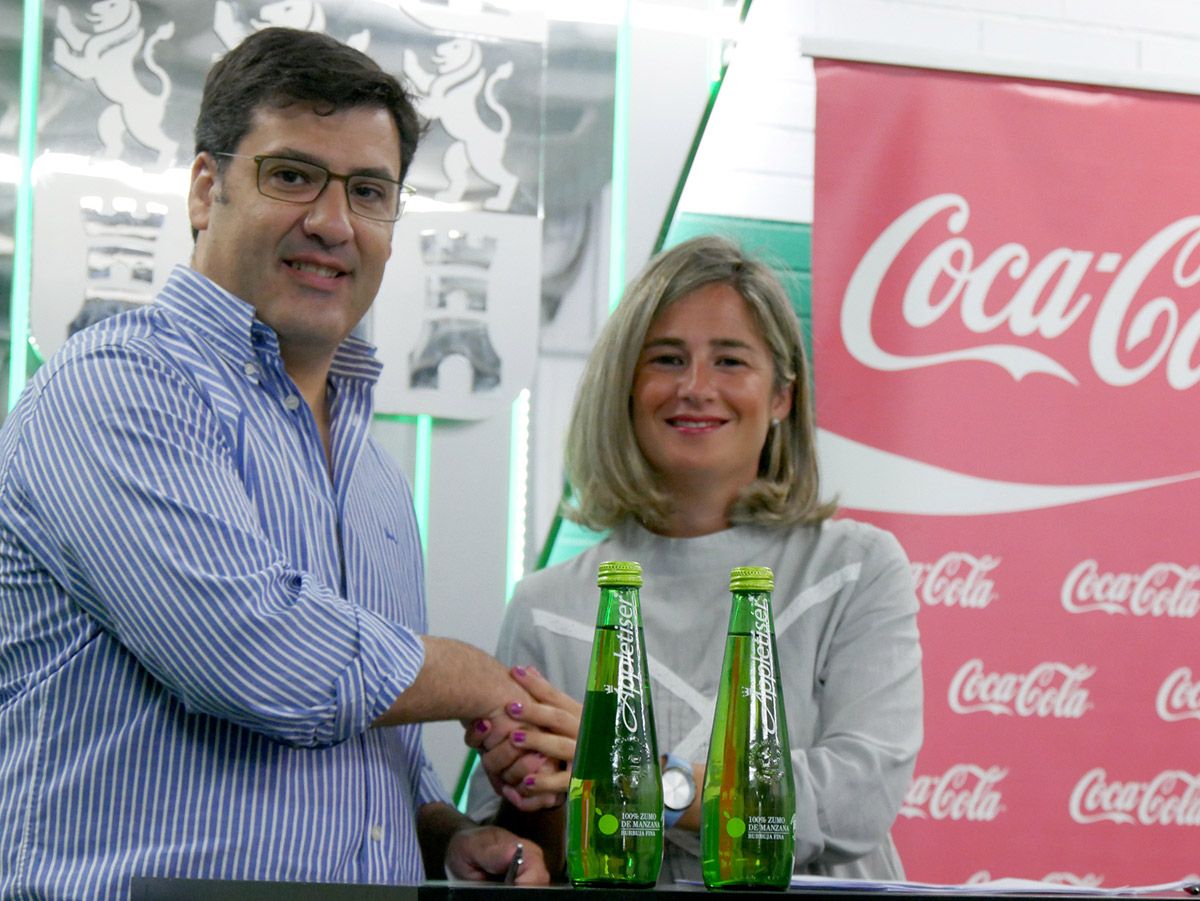 Coca Cola y el Córdoba CF renuevan su acuerdo de colaboración