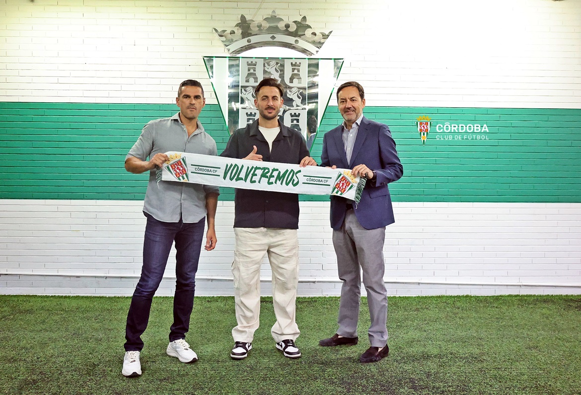Las imágenes de la presentación de Adri Castellano como jugador del Córdoba CF